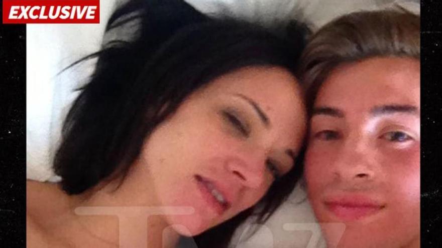 Asia Argento reconoce ahora que sí hubo sexo con Jimmy Bennett