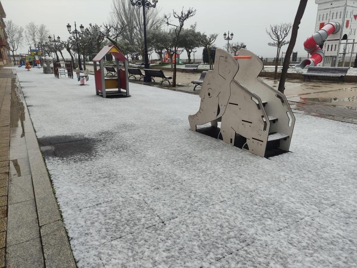 Benavente amanece vestida de blanco