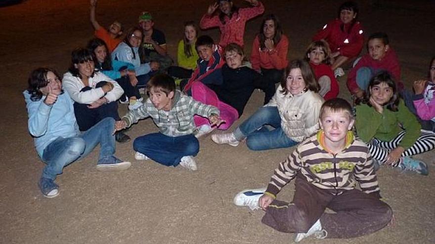 Un grupo de participantes, durante una velada nocturna.