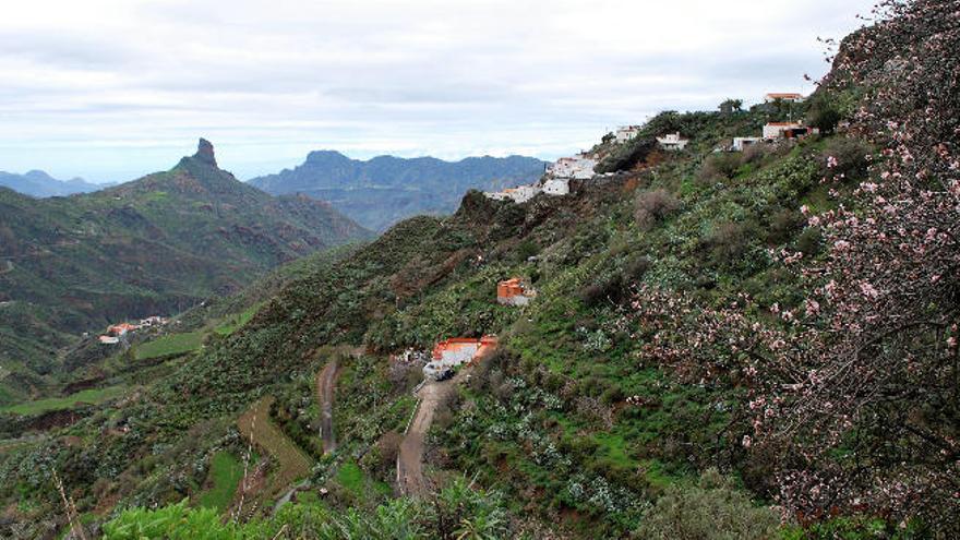 Rescatan de un barranco en helicóptero a un joven con problemas de salud