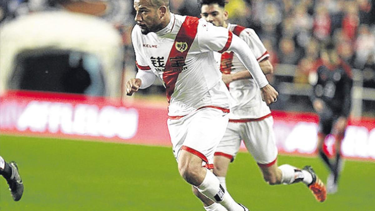 Bebé, en un partido con el Rayo Vallecano