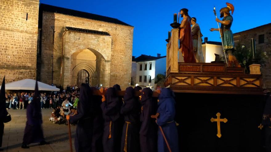 Traslado de las Sagradas Reliquias, que portará la cofradía de la Vera Cruz de Plasencia