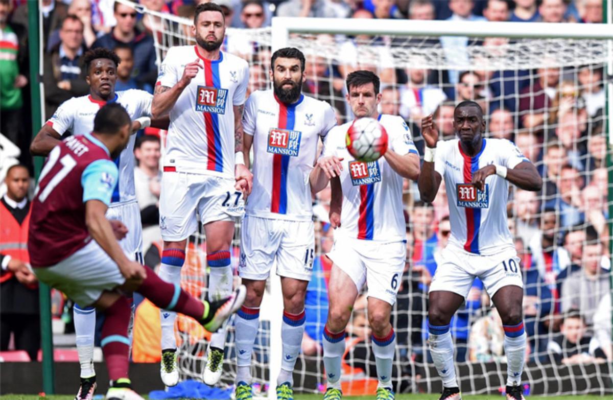 Payet marcó de falta ante el Crystal Palace