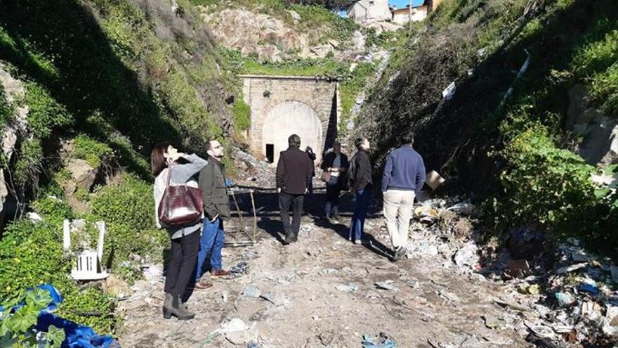 La vía verde reabrirá, después de 15 años, el túnel de San Lázaro