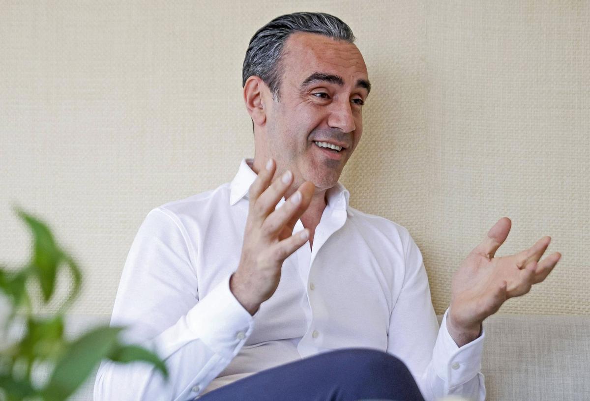 Abdullah Boulad, en la terraza de la sede de The Balance en el Passeig Marítim de Palma, «he conocido los dos extremos de la vida». | B. RAMON