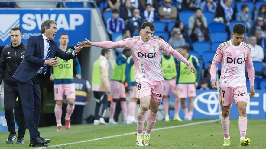 ¡Golazo de cabeza de Viñas da la ventaja al Real Oviedo frente a la Real Sociedad