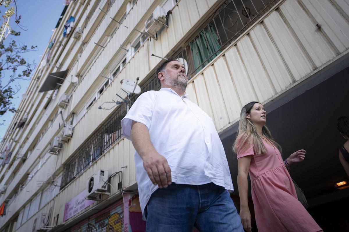 Imagen de archivo de Oriol Junqueras y Ana Balsera cuando visitaron el barrio de la Mina. Imagen de archivo de Oriol Junqueras y Ana Balsera cuando visitaron el barrio de la Mina.