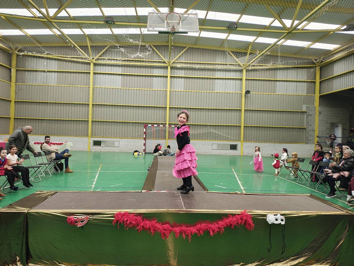 EN IMÁGENES: Salas y Láneo celebran el carnaval con un desfile de disfraces y un concurso de casadiellas