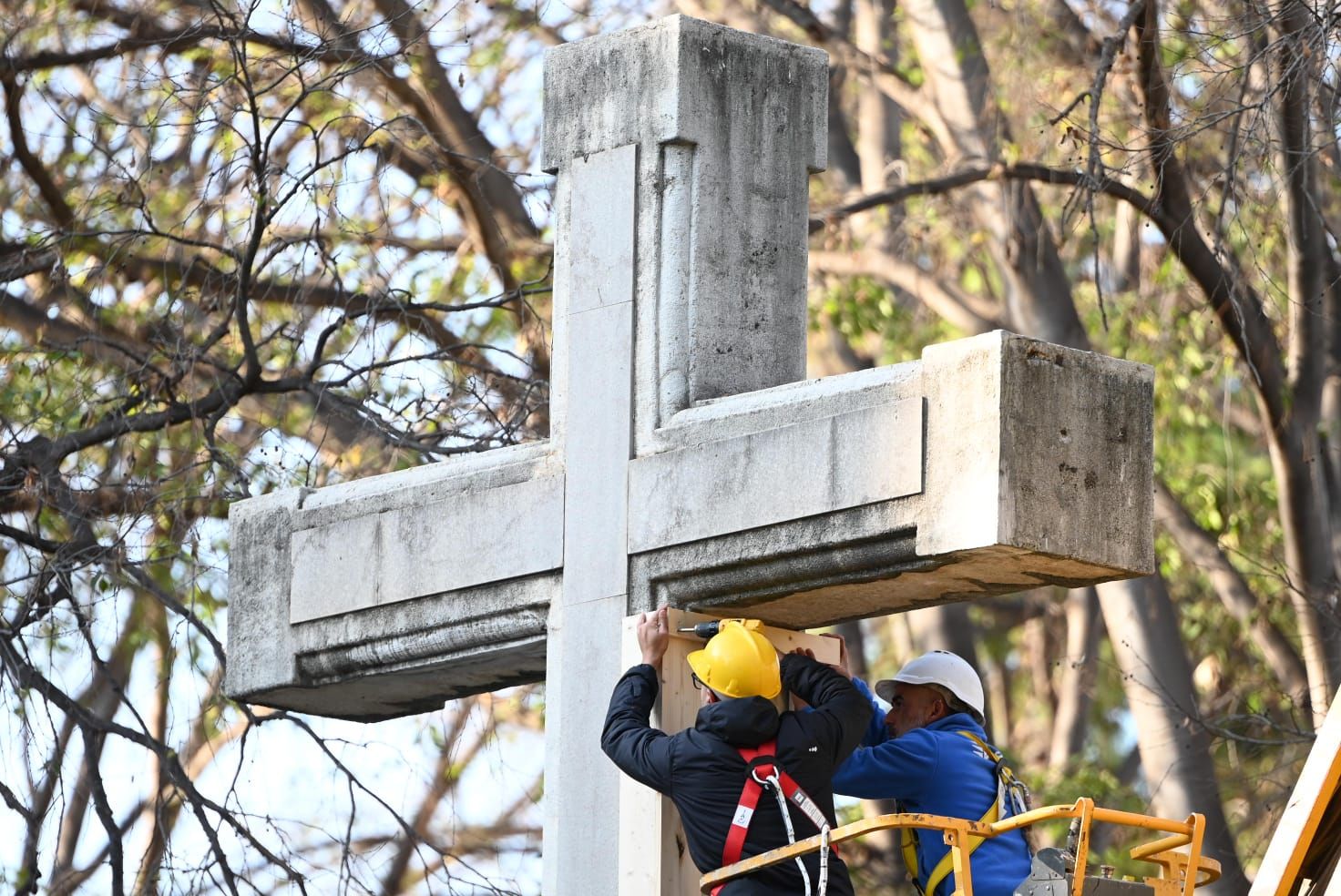 Todas las imágenes del 'Día D' la retirada de la cruz del Ribalta en Castelló
