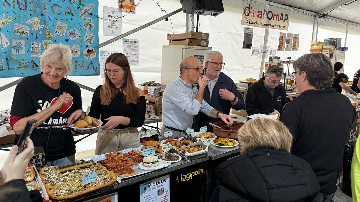 La gastronomia local està molt present a la Fira de Sant Andreu de Miramar