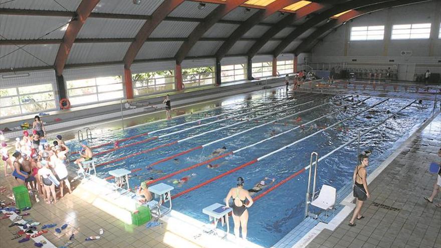 Deportes reabre la piscina cubierta y bate nuevo récord con 6.000 socios