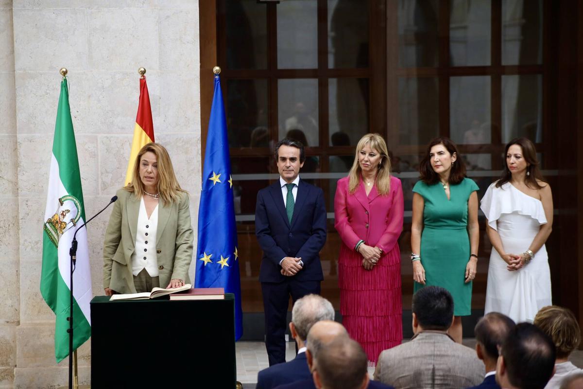 MLG 31-07-2026.-La vicepresidenta tercera, consejera de Economía, Hacienda, Fondos Europeos, y portavoz del Gobierno andaluz, Carolina España, preside, junto a la delegada del Gobierno en Málaga, Patricia Navarro, el acto de toma de posesión de los delegados territoriales de la Junta de Andalucía en la provincia. Al acto asisten también la consejera de Empleo, Empresa y Trabajo Autónomo de la Junta, Rocío Blanco, y el consejero de Fomento y Movilidad, Mario Muñoz