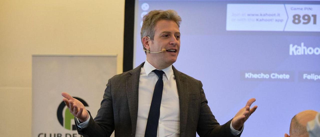 Enric Company, ayer durante la conferencia que ofreció en la Palacio de Congresos. | GERARD FELIP