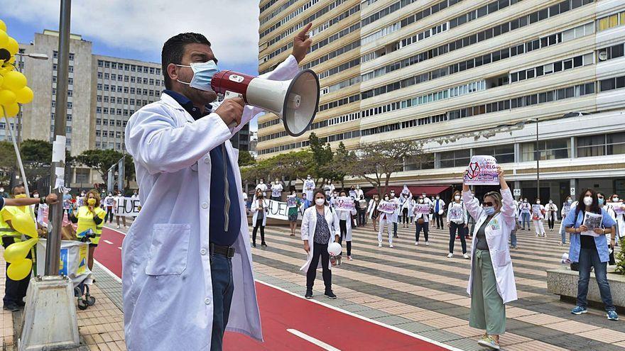 Los médicos en abuso de temporalidad amenazan con &quot;recrudecer&quot; la huelga
