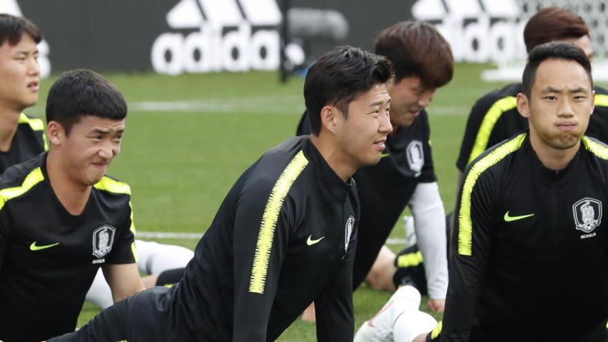 Jugadores de Corea del Sur, durante un entrenamiento.