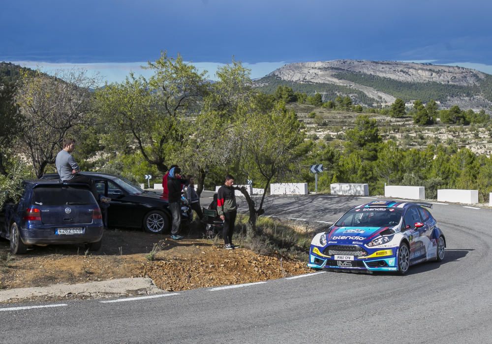 Fuster toma el mando en el Rallye de La Nucía.