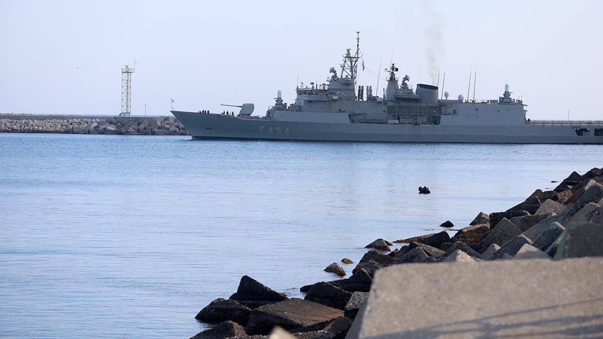 La fragata de la armada griega Psara, en el puerto de Limassol, en Chipre.