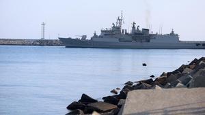 La fragata de la armada griega Psara, en el puerto de Limassol, en Chipre.