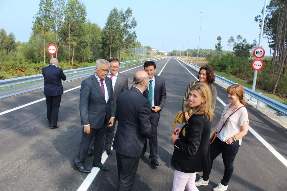 Nuevo ramal de la Autovía del Cantábrico con el polígono de Barres, en Castropol