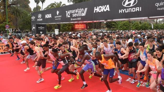 Archivo - Vinicent Nyamongo y Rebeca Chelangat se proclaman vencedores de la 30 edición del Medio Maratón de Sevilla.