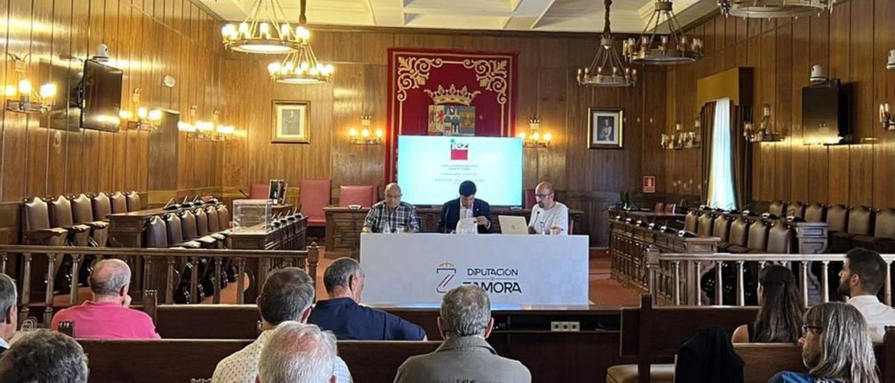 Asistentes en la última asamblea general del IEZ Florián de Ocampo.