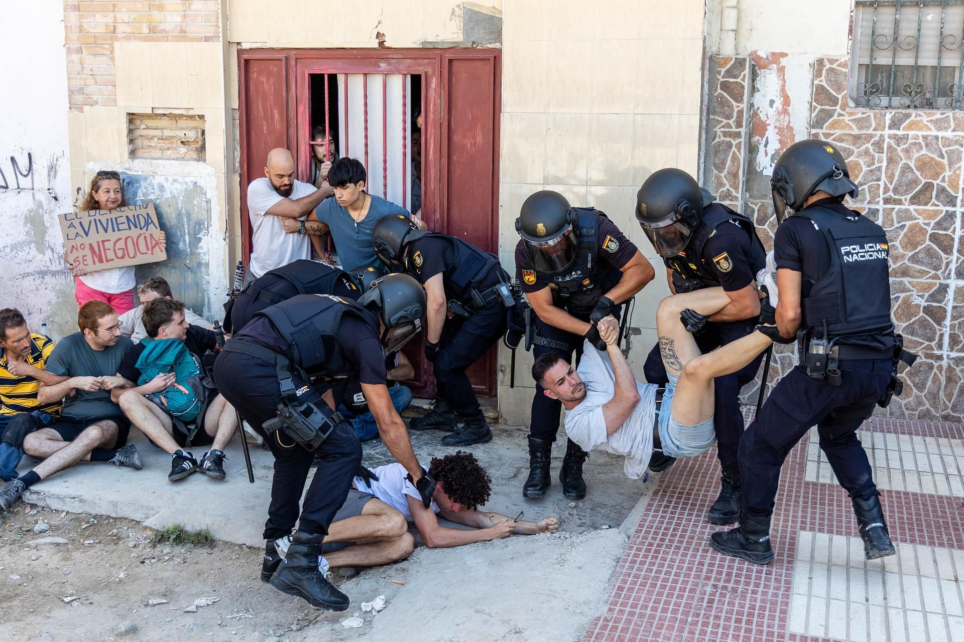 Desahucio en el barrio de Nou Alacant