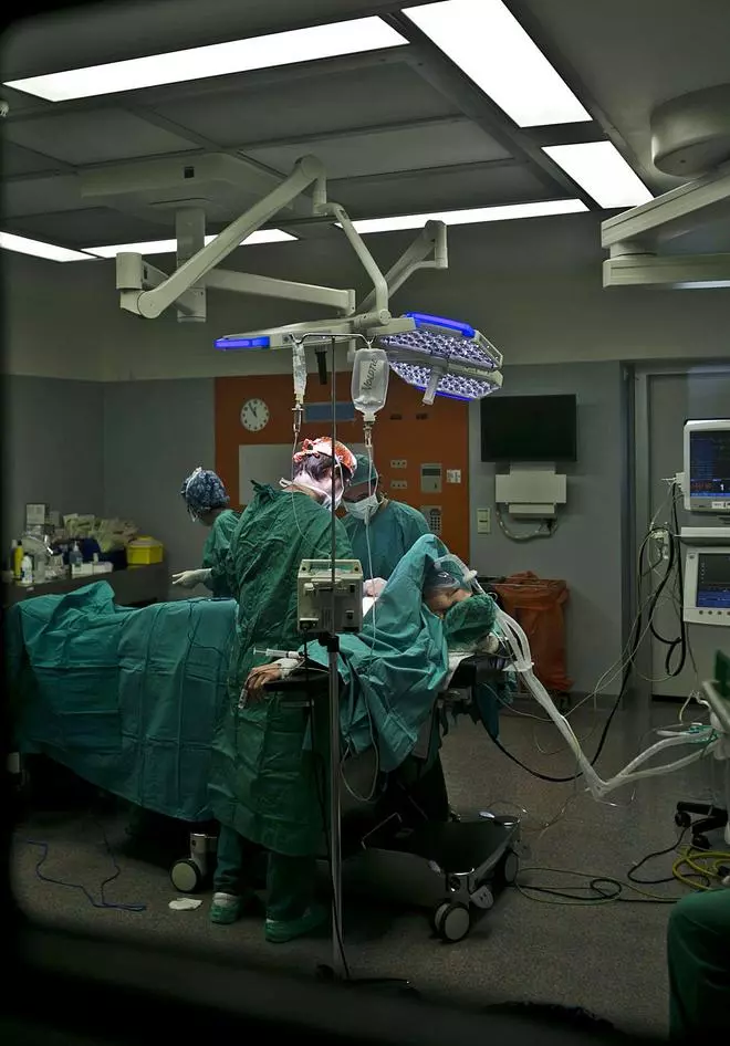 El aumento de las jubilaciones por el covid agrava la falta de médicos en los hospitales de Alicante