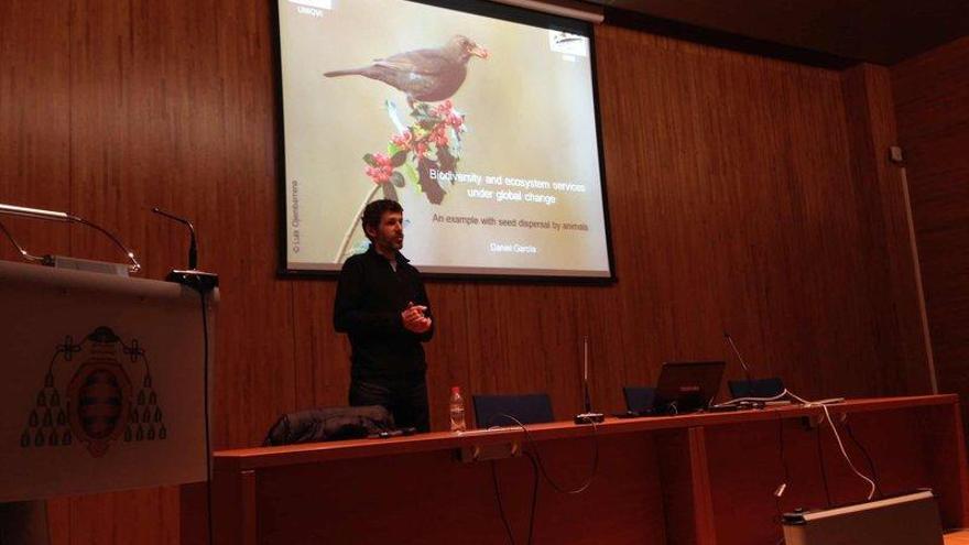 El investigador Daniel García, durante una conferencia en la que aludía a su trabajo en Nueva Zelanda.