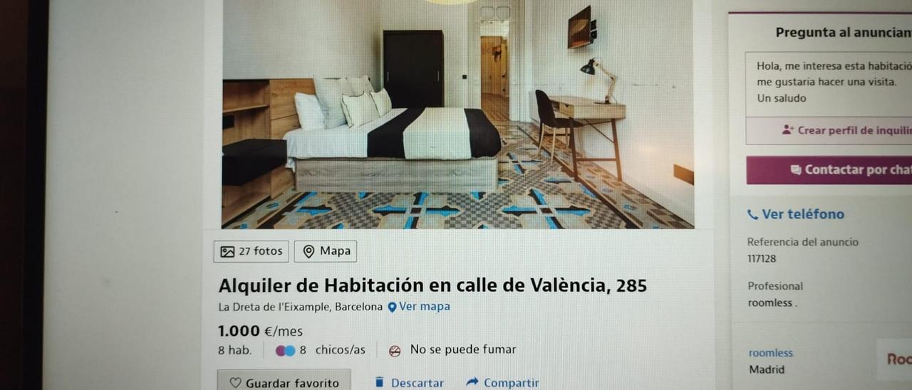 Un habitación en alquiler en un piso del Eixample de habitaciones, por 1.000 euros, anunciada en Idealista.
