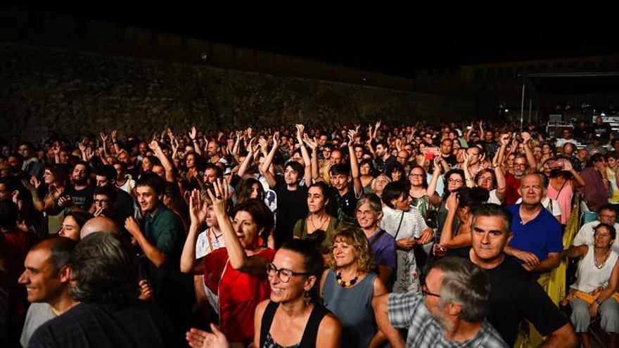 Manantial Folk, Sondeseu y Klezmer Band hacen disfrutar al público