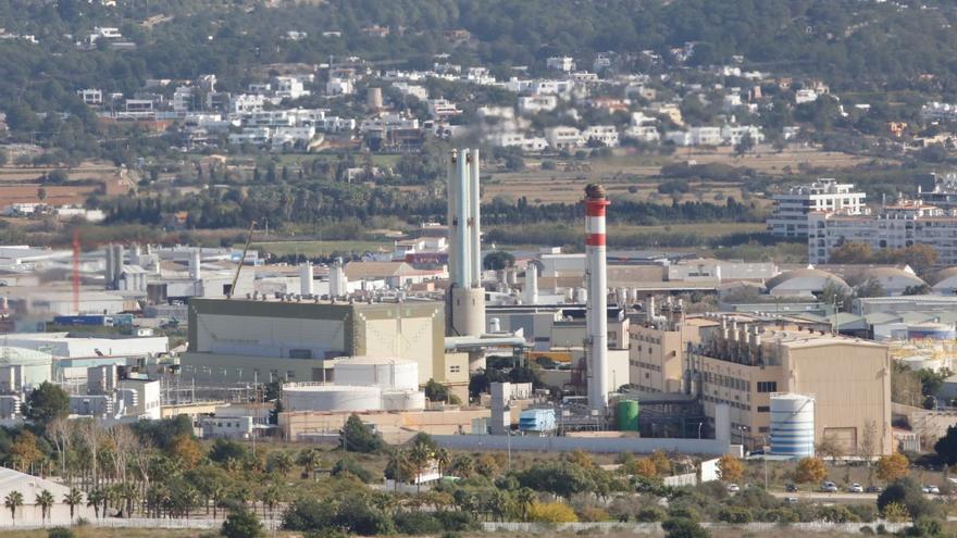 La central eléctrica de Ibiza podrá seguir superando el límite de emisiones contaminantes que marca Europa