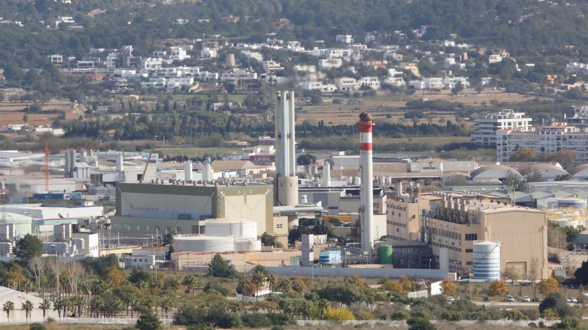 Las instalaciones de la central eléctrica de Endesa en la ciudad de Ibiza.