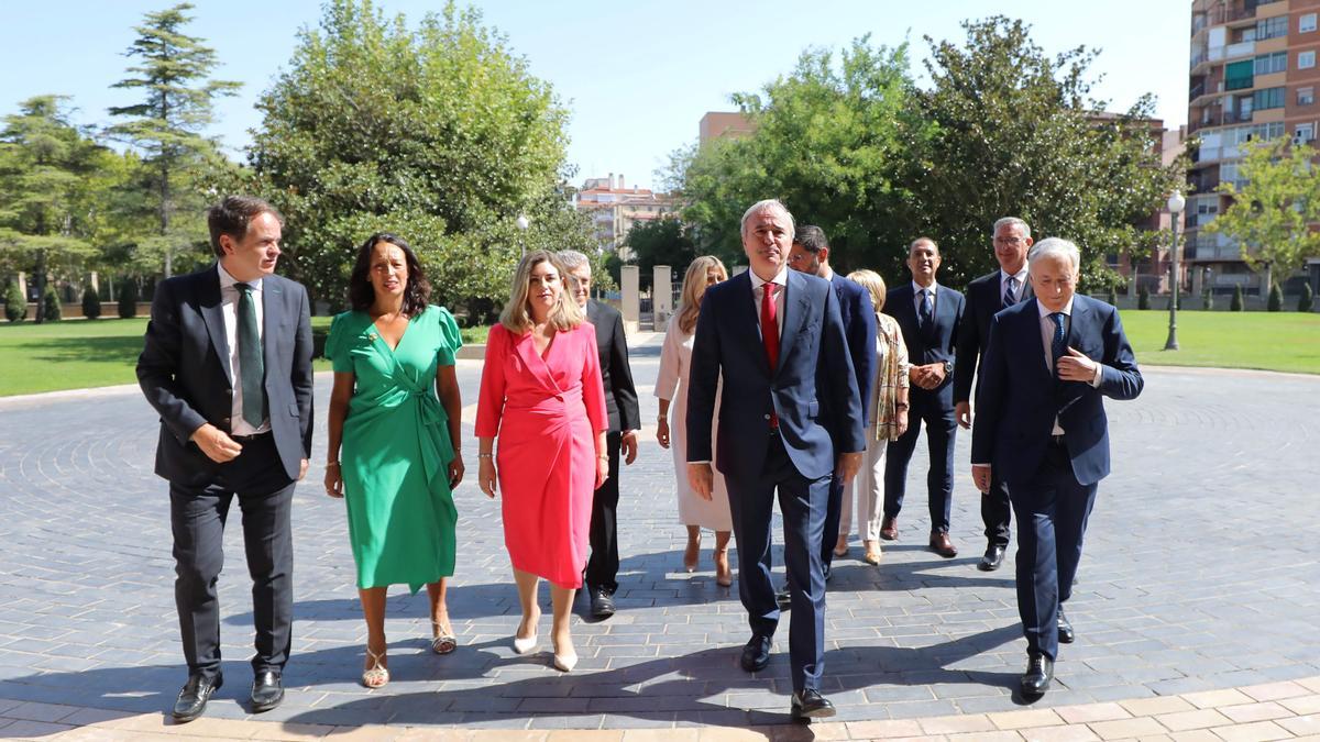 Foto de familia del Gobierno de Aragón del PP y Vox, el día de la toma de posesión de los consejeros.
