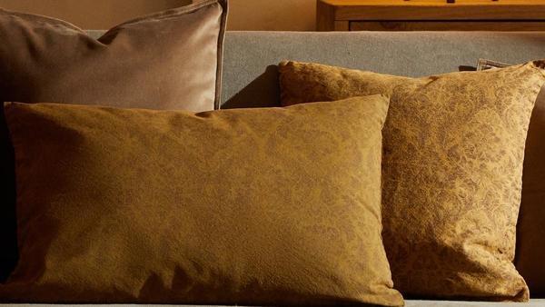 Cojines Zara Home | Estas son las últimas novedades de lino, algodón y lana