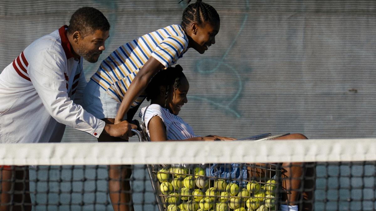 Will Smith, con Saniyya Sidney y Demi Singleton, en un fotograma de ’El método Williams’