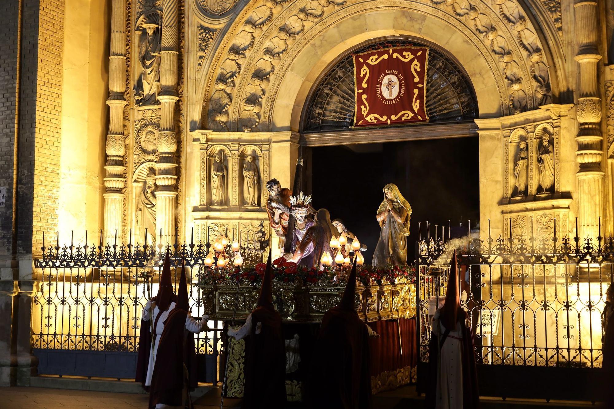 En imágenes | Zaragoza se conmueve con el 'Encuentro' de Jesús del Calvario y la Virgen de los Dolores