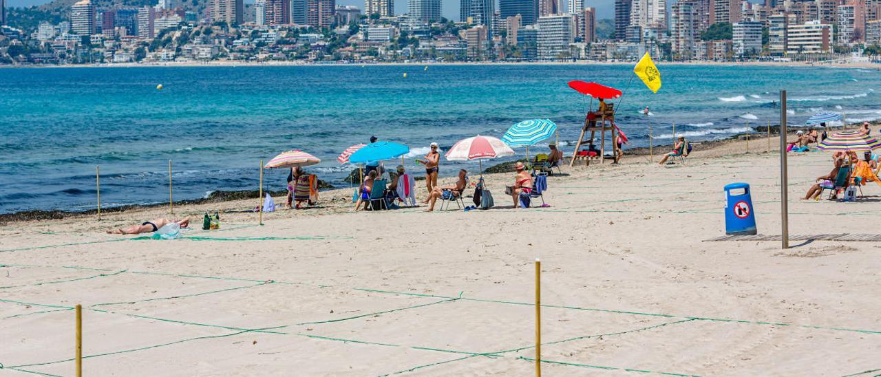 El Consell pondrá los mil asistentes de playa a disposición de los municipios el 1 de julio y abre la puerta a aumentar aforos de la hostelería