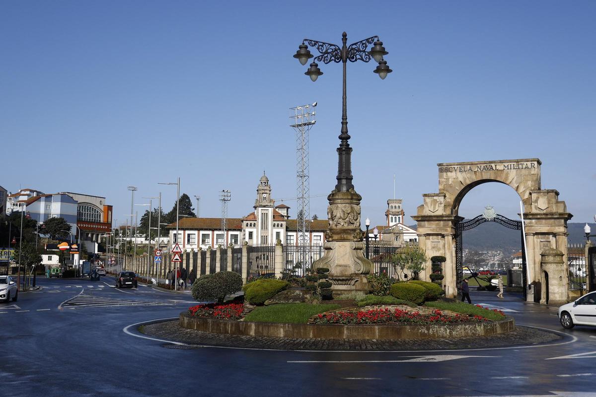 Entrada principal de la Escuela Naval Militar de Marín.