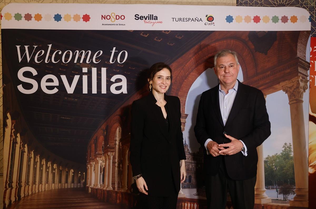 Isabel Díaz Ayuso, presidenta de la Comunidad de Madrid, y José Luis Sanz, alcalde de Sevilla, en Nueva York