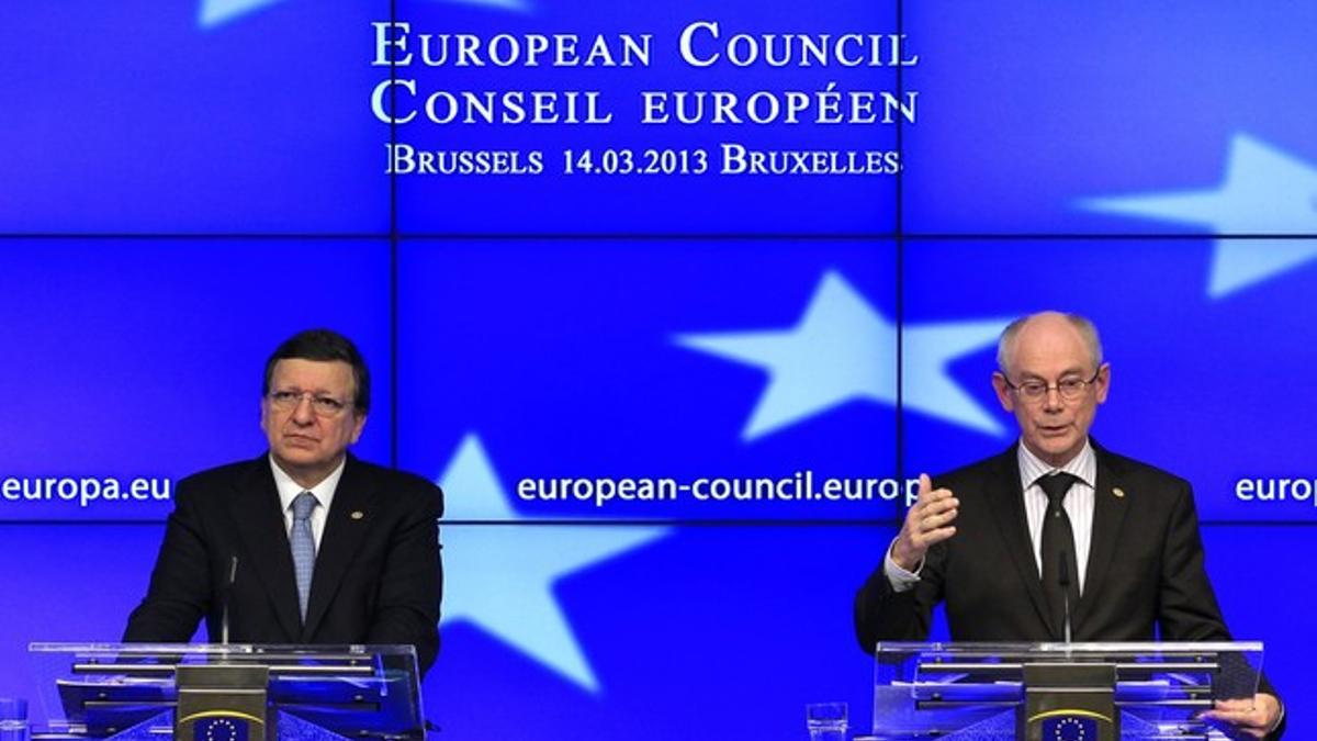 El presidente de la Comisión Jose Manuel Barroso, y del Consejo Europeo, Herman Van Rompuy.