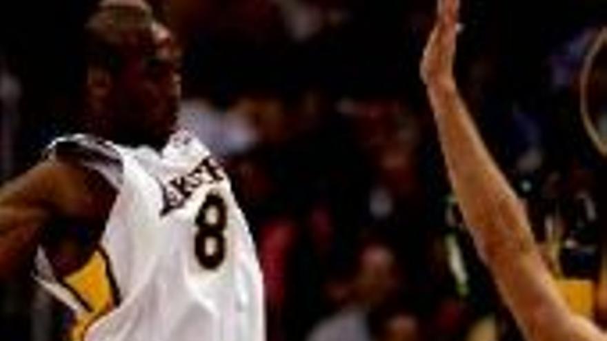 Shaquille O´Neal gana a Kobe Bryant en el duelo del morbo