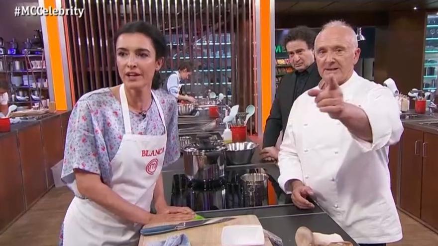 Lluvia de críticas a &#039;MasterChef Celebrity&#039; por permitir esta escena entre Blanca Romero y Xavier Deltell: &quot;Como me metas la lengua, te reviento&quot;