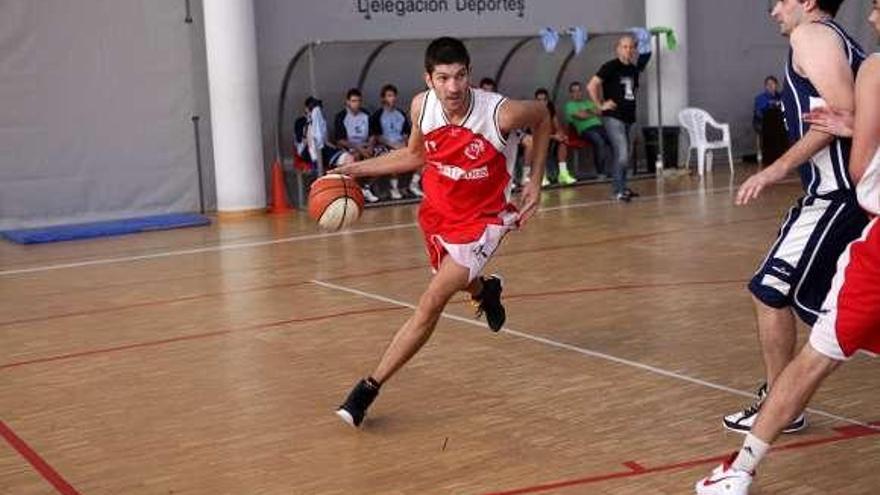 Bilba anotó 15 puntos en el partido de Betanzos. // Bernabé/Luismy