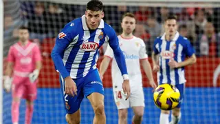 Roberto, goles del sur para el Espanyol con Fernando Torres como espejo