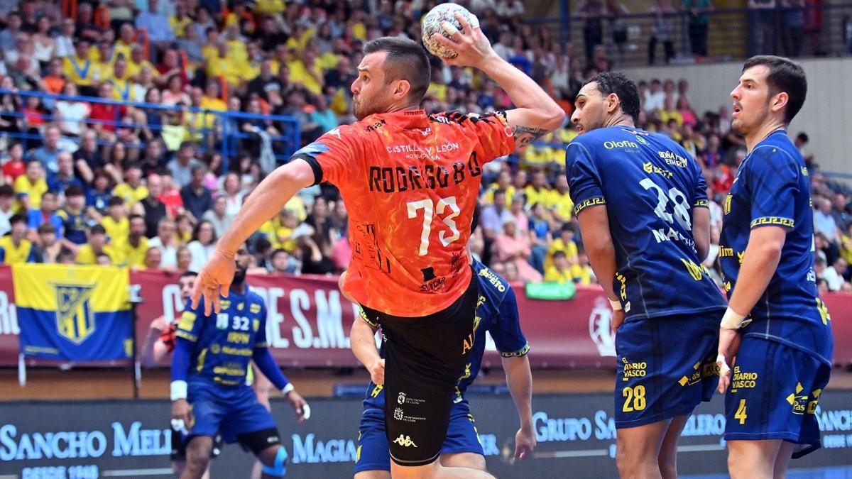 El Ademar derrotó al Bidasoa en una gran semifinal