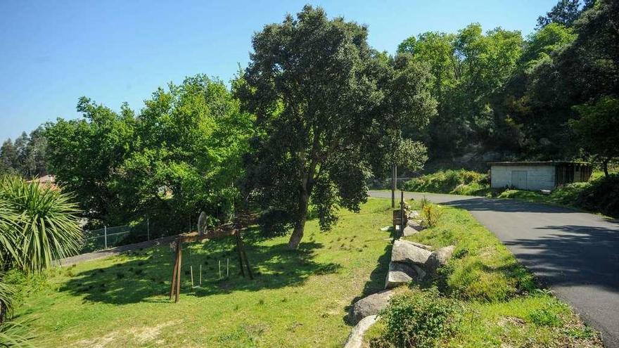 Vista del monte de Penente donde el Concello de Meis quiere crear un parque de ocio y de la naturaleza. // Iñaki Abella