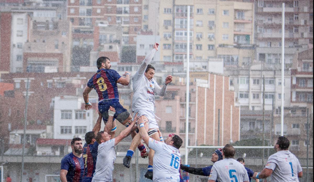 Los vileros dominaron gran parte del encuentro y tuvieron la victoria en sus manos, pero un ensayo en el minuto 78 permitió al Barça llevarse el triunfo por un ajustado 24-23.