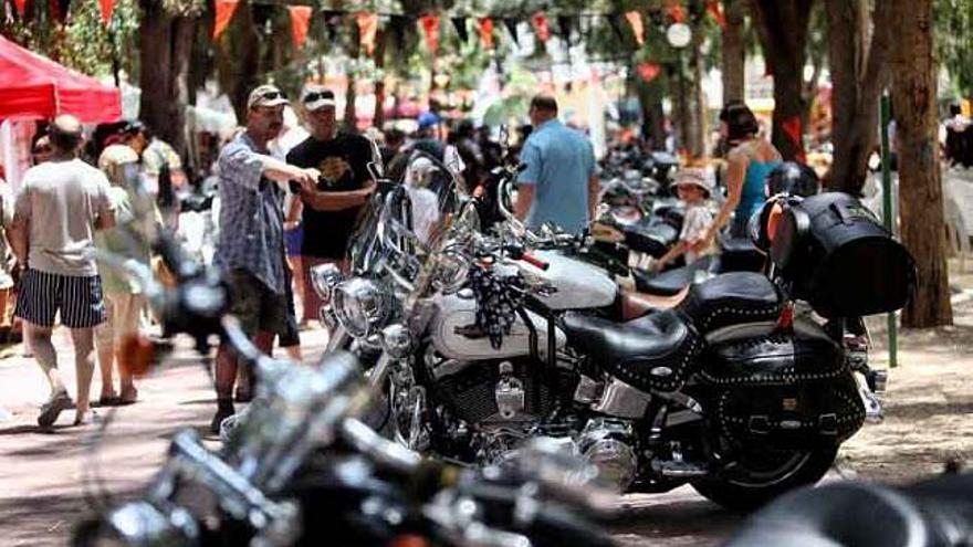 La mayor parte de las Harleys no cupieron en el parque.