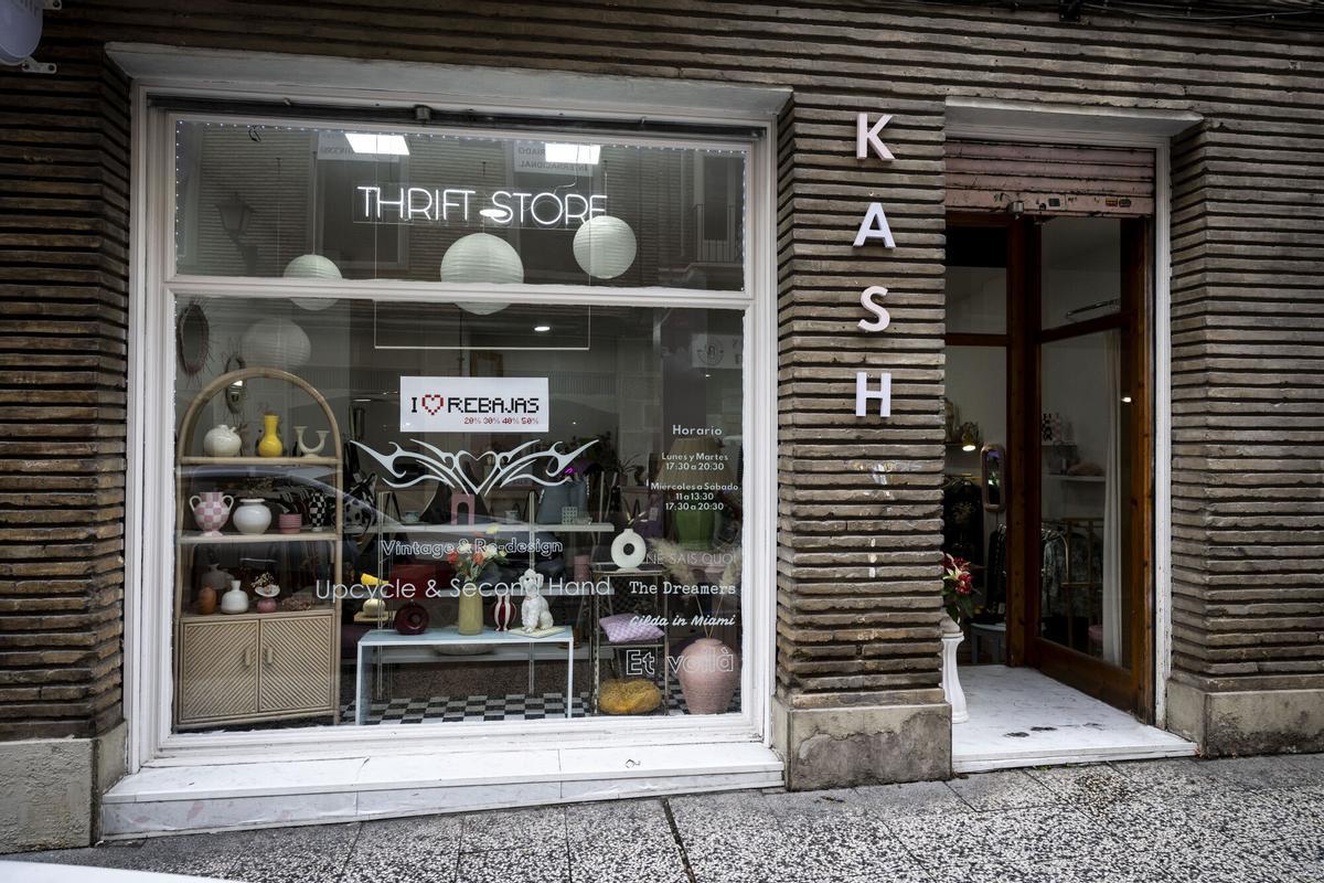 Kashmir, la tienda vintage de Zaragoza que vive por el "amor al arte" a la moda Kashmir, la tienda vintage de Zaragoza que vive por el "amor al arte" a la moda