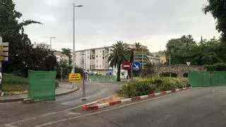 La rotonda del puente de San Francisco se corta por obras y el caos de tráfico sacude a Cáceres